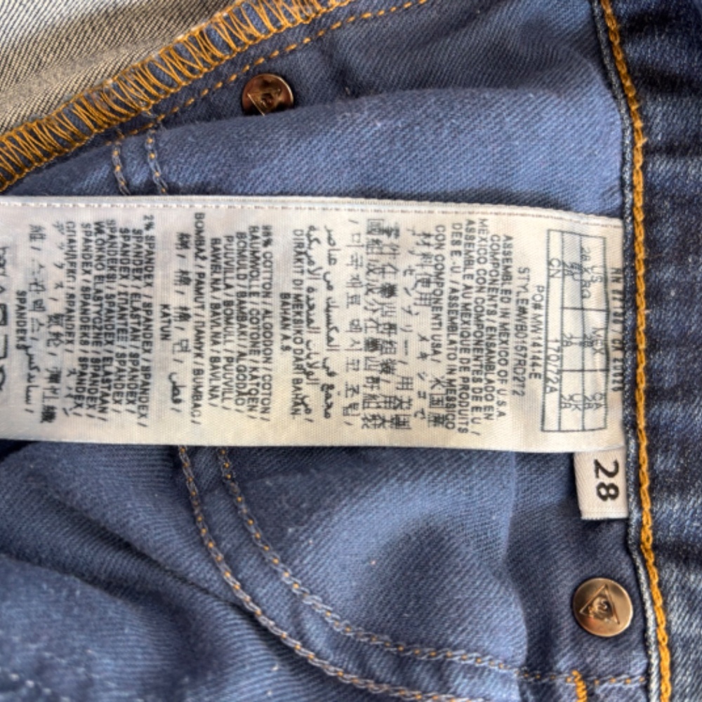Guess Daredevil Low-Rise Boot Cut Blue Jeans- size 28 - Picture 5 of 6